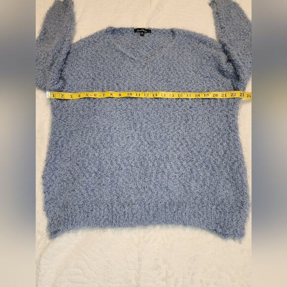 Love Tree Boucle Blue V-Neck Sweater, Size X-Large - Picture 5 of 10